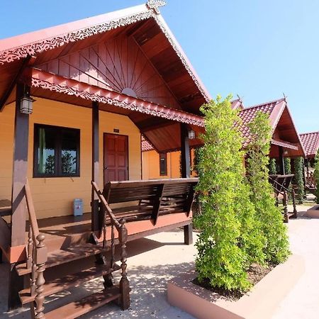 Prakaithong Hotel Amphoe Sawang Daen Din Exterior foto