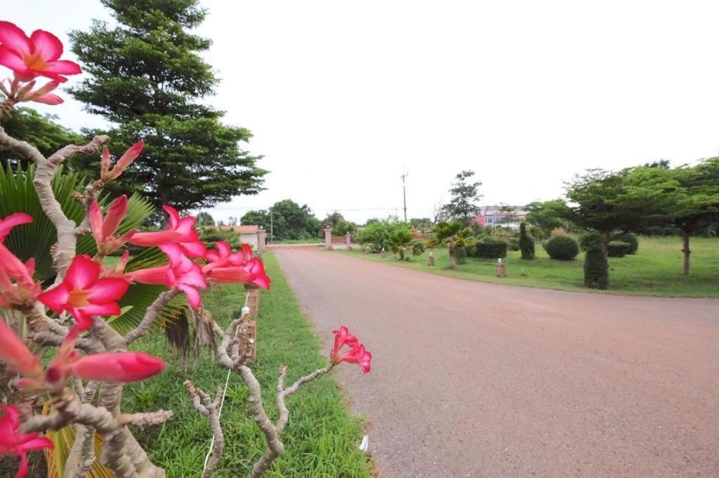 Prakaithong Hotel Amphoe Sawang Daen Din Exterior foto