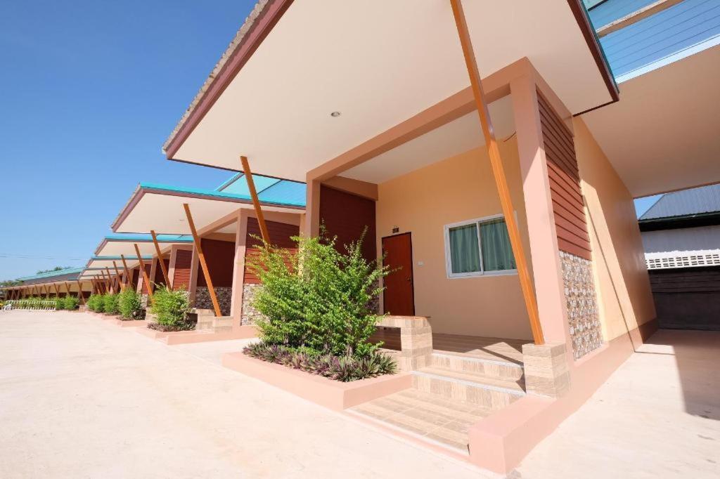 Prakaithong Hotel Amphoe Sawang Daen Din Exterior foto